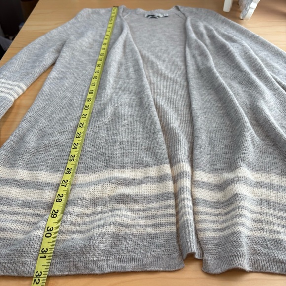 Vineyard Vines 100% Merino Wool Long Line Cardigan Size M Grey & Cream Soft - Picture 7 of 9